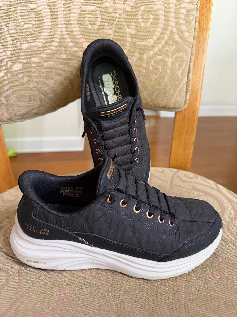EUC Sz 7 Skechers Cozy Fit Hands Free Slip-ins Black